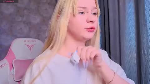 Milia online show from 06-15-26, 04:20