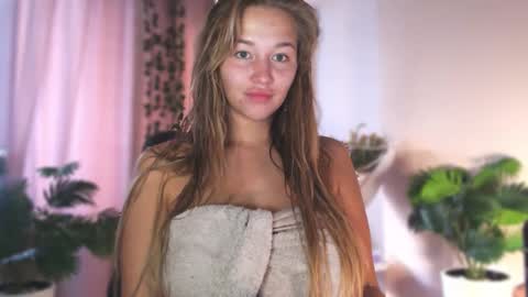 milk_bunny_ online show from 09-25-25, 09:02