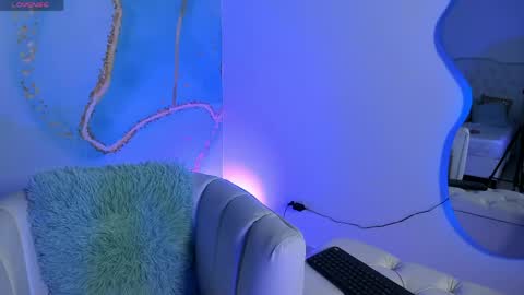 MiLKa VeLvEtT online show from 04-17-26, 12:30