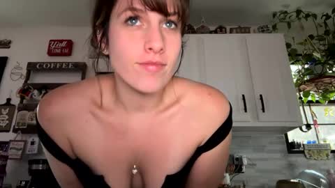 Snapshot of milkingmommy chatting on 12-09-24, 04:15 Milking Mommy online show from 12-09-24, 04:15