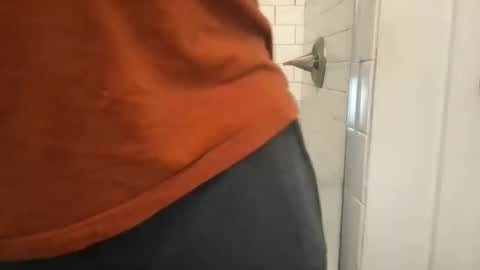 Snapshot of milkitdaddy chatting on 02-01-25, 02:05 milkitdaddy online show from 02-01-25, 02:05