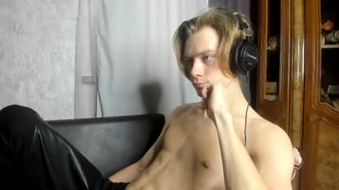 Isaac online show from 11-25-25, 08:03