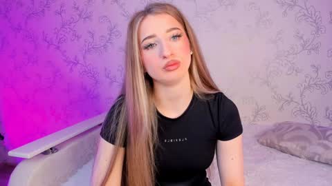 Snapshot of milky_waybaby chatting on 12-29-24, 03:57 Vivian online show from 12-29-24, 03:57