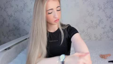 Snapshot of milky_waybaby chatting on 01-23-25, 08:36 Vivian online show from 01-23-25, 08:36