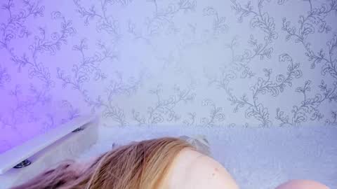 Snapshot of milky_waybaby chatting on 02-05-25, 11:12 Vivian online show from 02-05-25, 11:12