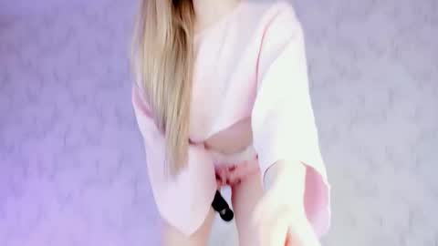 Snapshot of milky_waybaby chatting on 02-21-25, 11:22 Vivian online show from 02-21-25, 11:22