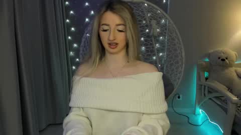 Snapshot of milky_waybaby chatting on 10-05-25, 02:26 Vivian online show from 10-05-25, 02:26