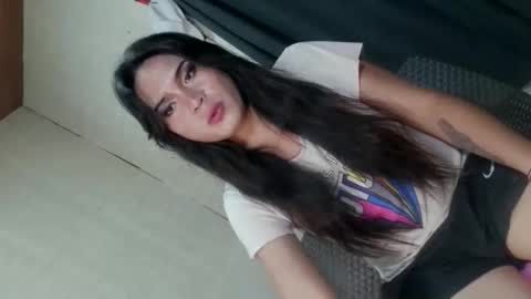Snapshot of milkycumnel23 chatting on 05-12-26, 03:20 NEL 23 online show from 05-12-26, 03:20