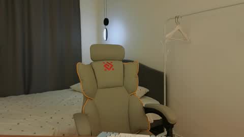 Eva online show from 03-27-26, 08:26