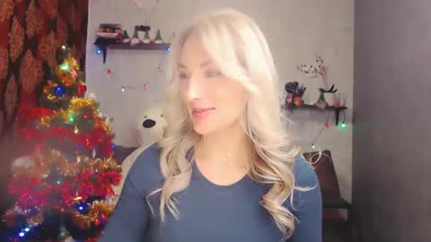 Snapshot of millaxqueen chatting on 12-14-24, 05:18 MillaXQueen online show from 12-14-24, 05:18