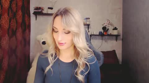 Snapshot of millaxqueen chatting on 02-23-25, 08:49 MillaXQueen online show from 02-23-25, 08:49