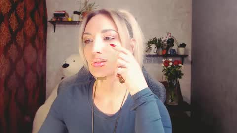 Snapshot of millaxqueen chatting on 03-10-25, 02:48 MillaXQueen online show from 03-10-25, 02:48