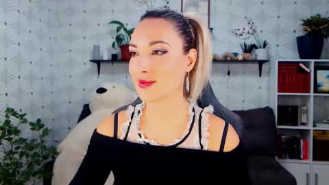 Snapshot of millaxqueen chatting on 11-14-25, 10:36 MillaXQueen online show from 11-14-25, 10:36