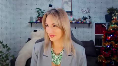 Snapshot of millaxqueen chatting on 12-20-25, 03:30 MillaXQueen online show from 12-20-25, 03:30