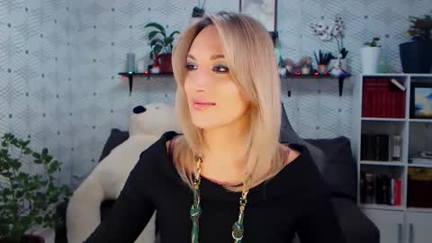 Snapshot of millaxqueen chatting on 01-09-26, 03:04 MillaXQueen online show from 01-09-26, 03:04