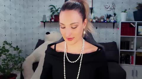 Snapshot of millaxqueen chatting on 01-19-26, 04:00 MillaXQueen online show from 01-19-26, 04:00