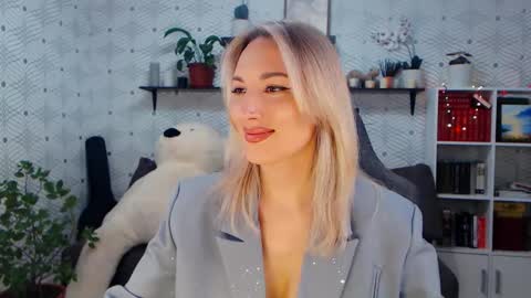 Snapshot of millaxqueen chatting on 03-25-26, 03:07 MillaXQueen online show from 03-25-26, 03:07