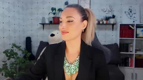 MillaXQueen online show from 05-15-26, 03:19