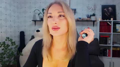 Snapshot of millaxqueen chatting on 06-29-26, 07:36 MillaXQueen online show from 06-29-26, 07:36