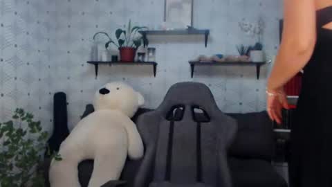 Snapshot of millaxqueen chatting on 06-30-26, 04:30 MillaXQueen online show from 06-30-26, 04:30