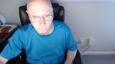 Snapshot of millenium0129 chatting on 05-10-26, 01:55 millenium0129 online show from 05-10-26, 01:55