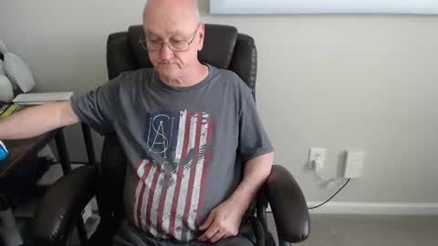 Snapshot of millenium0129 chatting on 05-19-26, 04:02 millenium0129 online show from 05-19-26, 04:02