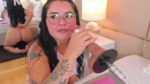 Chloe Miller online show from 04-30-26, 01:17