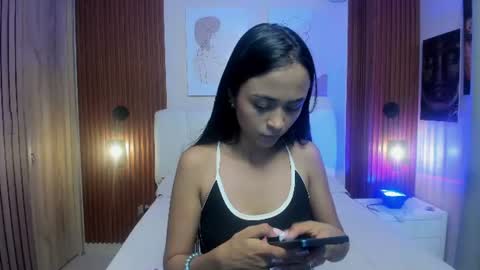 Snapshot of millieskinny18 chatting on 07-07-26, 02:14 Miley online show from 07-07-26, 02:14