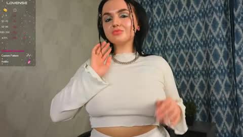 Nika online show from 12-17-25, 03:18