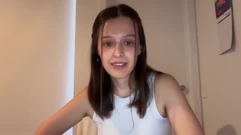 Snapshot of millypetite chatting on 09-14-25, 02:54 Milly online show from 09-14-25, 02:54