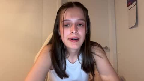 Snapshot of millypetite chatting on 10-03-25, 09:50 Milly online show from 10-03-25, 09:50