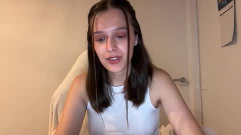 Snapshot of millypetite chatting on 10-05-25, 09:29 Milly online show from 10-05-25, 09:29