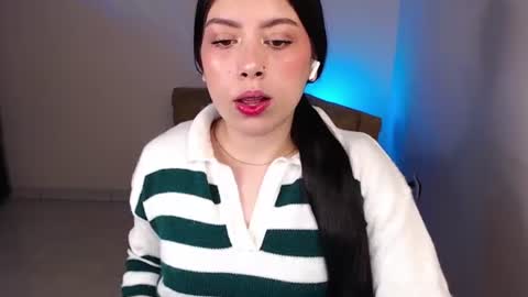 Snapshot of millyx_ chatting on 06-19-26, 09:40 Emily online show from 06-19-26, 09:40