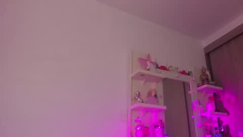 Snapshot of milu_cooper chatting on 08-01-26, 06:45 milu modelo independiente .onlyfans kmila model online show from 08-01-26, 06:45