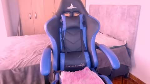 miluu_444 online show from 06-15-26, 04:42
