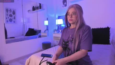 Snapshot of miluu_dh chatting on 11-13-25, 12:37 Miluu DH online show from 11-13-25, 12:37