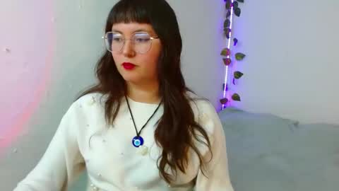 Snapshot of mily_baker chatting on 02-05-25, 09:40 mily_baker online show from 02-05-25, 09:40