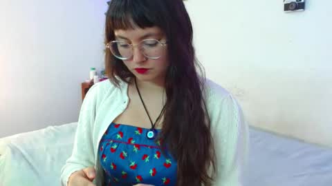 Snapshot of mily_baker chatting on 02-24-25, 12:20 mily_baker online show from 02-24-25, 12:20