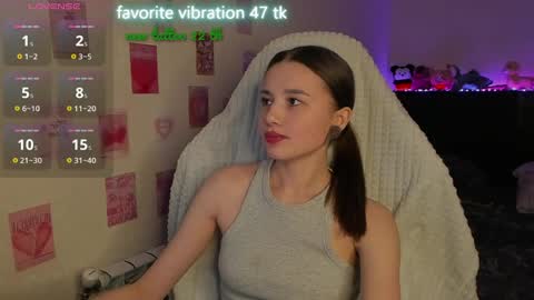 Snapshot of milyamess chatting on 05-01-26, 05:39 Emily online show from 05-01-26, 05:39