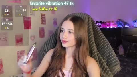 Snapshot of milyamess chatting on 05-31-26, 06:42 Emily online show from 05-31-26, 06:42