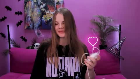 Kelly online show from 10-31-25, 09:10