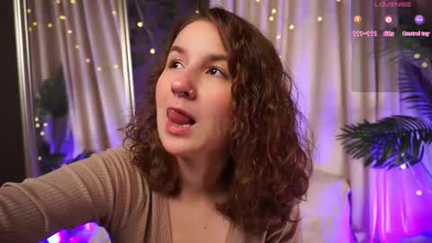 Frances  Next streams Thu Fri Sat 8am -  4pm GMT3 online show from 10-08-25, 05:49