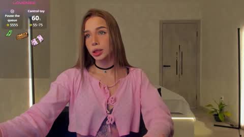 Snapshot of mindlure chatting on 01-19-26, 02:59 Emily online show from 01-19-26, 02:59