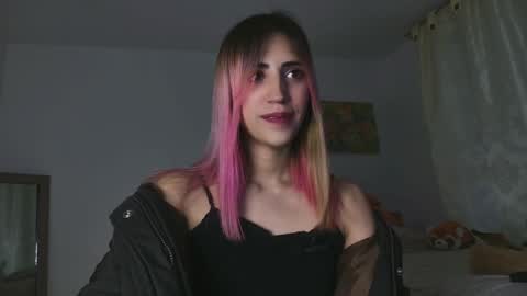 Snapshot of minefoxy2 chatting on 03-07-25, 10:56 Amber online show from 03-07-25, 10:56