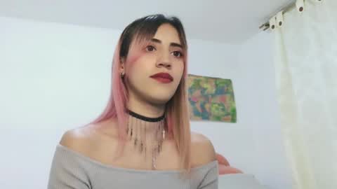 Snapshot of minefoxy2 chatting on 03-10-25, 09:43 Amber online show from 03-10-25, 09:43