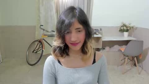 Snapshot of minefoxy2 chatting on 10-29-25, 05:04 Amber online show from 10-29-25, 05:04