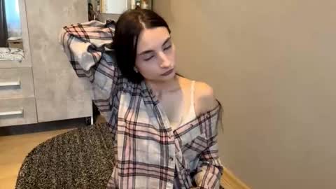 Snapshot of minhblomme chatting on 10-02-25, 04:52 Emilia online show from 10-02-25, 04:52