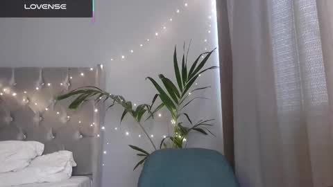   Mini Mila Kunis ft Ashton Katchero. Follow me to stay in touch  online show from 12-04-25, 10:18