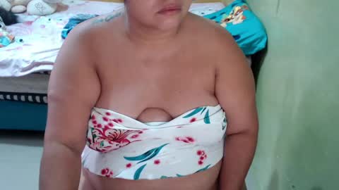 Snapshot of minnie_bbw69 chatting on 05-08-26, 10:53 Andrea online show from 05-08-26, 10:53