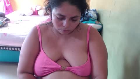 Snapshot of minnie_bbw69 chatting on 05-09-26, 08:25 Andrea online show from 05-09-26, 08:25